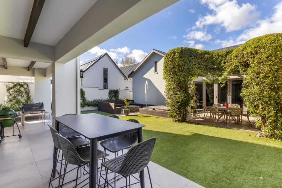 4 Bedroom Property for Sale in Lemoenkloof Western Cape